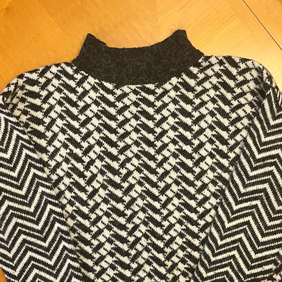 Mexx Oversized Knit Tunic Pullover Sweater Warm Angora Black White Size Small - Picture 2 of 12